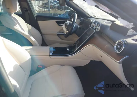 2022 Mercedes-Benz C 300 4Matic z USA, uszkodzony, nr VIN W1KAF4HB3NR020896